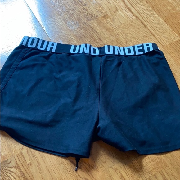 Black shorts - Picture 2 of 3